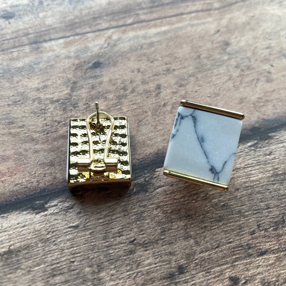 White Marbled Earrings - Picture 3 of 3